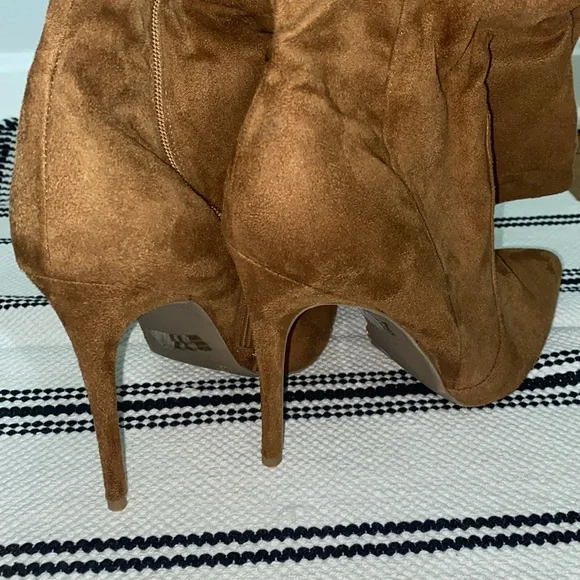 Suede Knee High Heel Boots - Picture 6 of 7